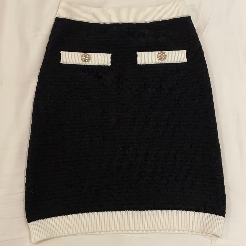 NWT H&M Textured Knit Skirt Chanel Black and White with Gold Buttons XS